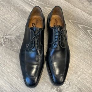 Santoni Italian men’s leather dress shoes size 9 black lace tie.